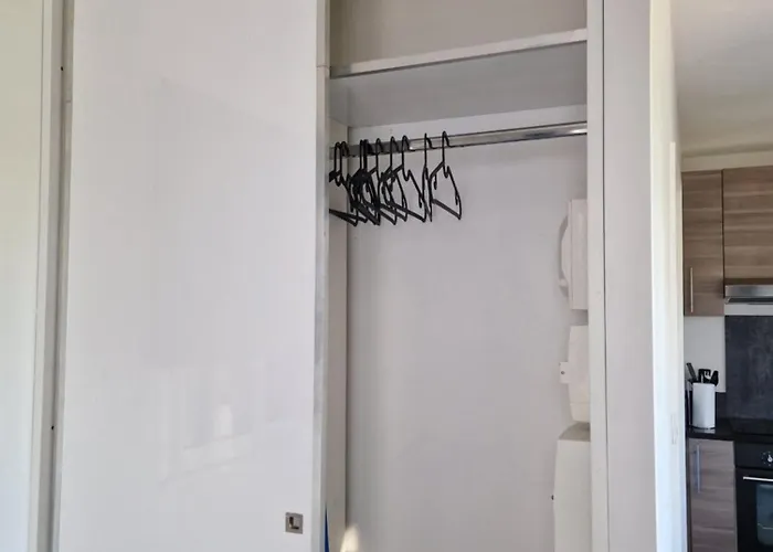 Monica アパート ヴァロリス