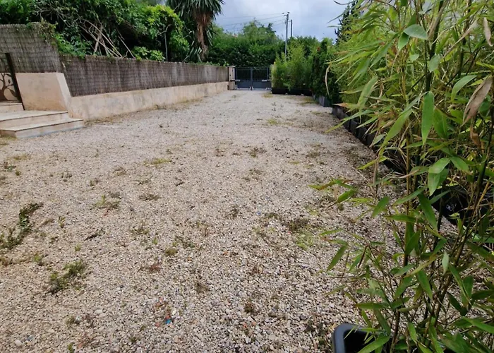 Monica アパート ヴァロリス